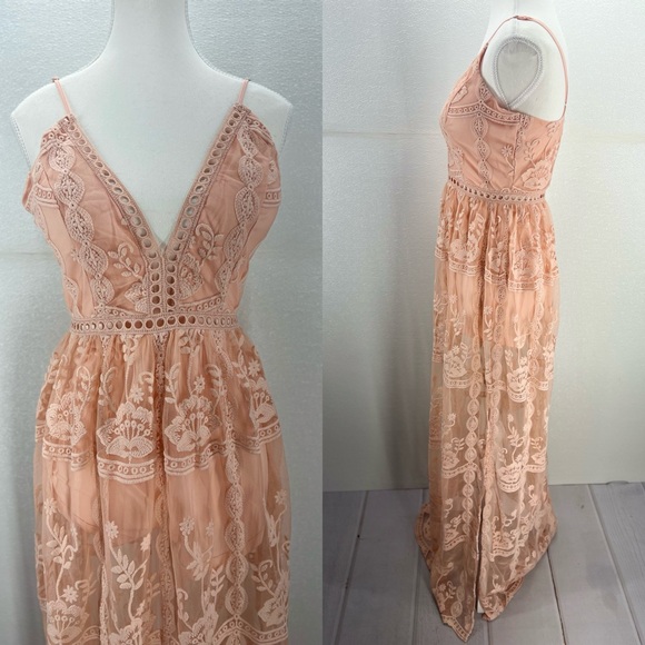 NWOT LACED CROCHET DRESS SIZE M - Picture 11 of 16